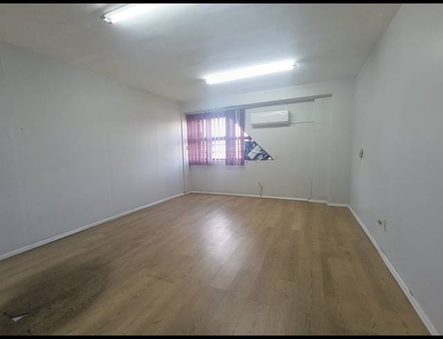 1,100M² WAREHOUSE TO LET IN MAXMEAD